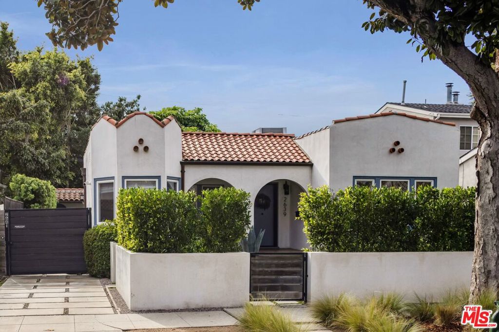 2639 Military Avenue