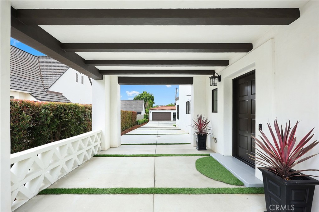 Properties 3 2174 Melville Drive