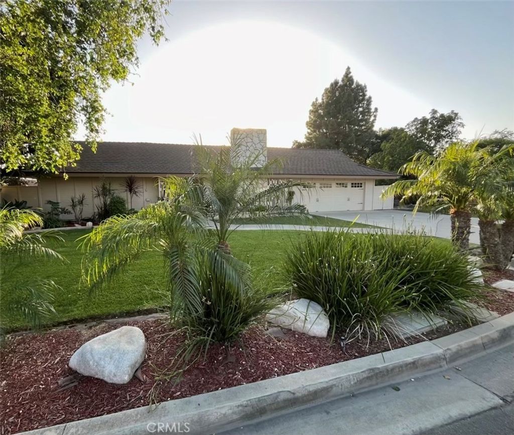 Photo of 729 N Westwood Pl Pl, Anaheim, CA 92805 (MLS # DW26083716)