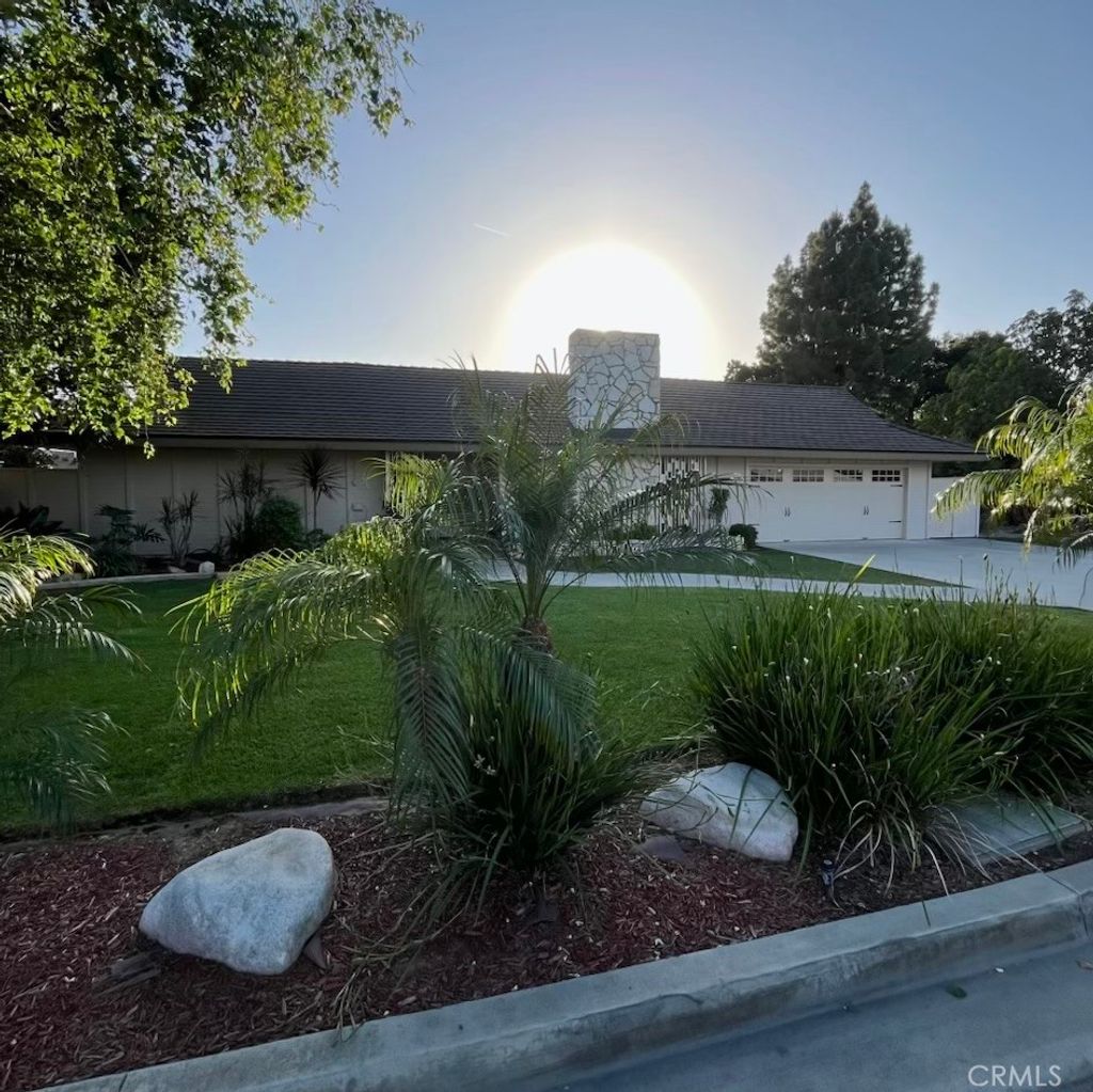 Photo of 729 N Westwood Pl Pl, Anaheim, CA 92805 (MLS # DW26083716)