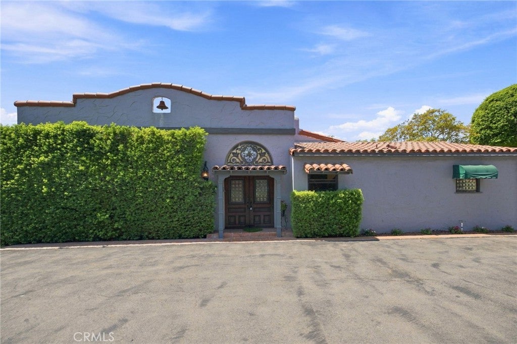 1324 E Chapman