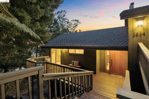 Photo of 2534 Carisbrook Dr DR, Oakland, CA 94611 (MLS # 41147694)
