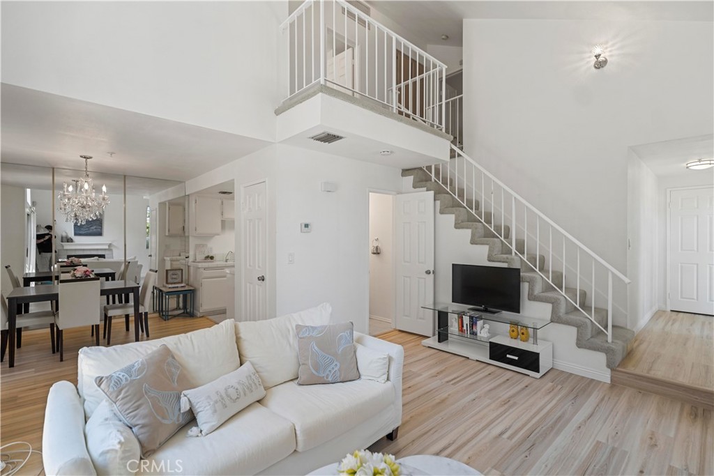 806 W Commonwealth Avenue