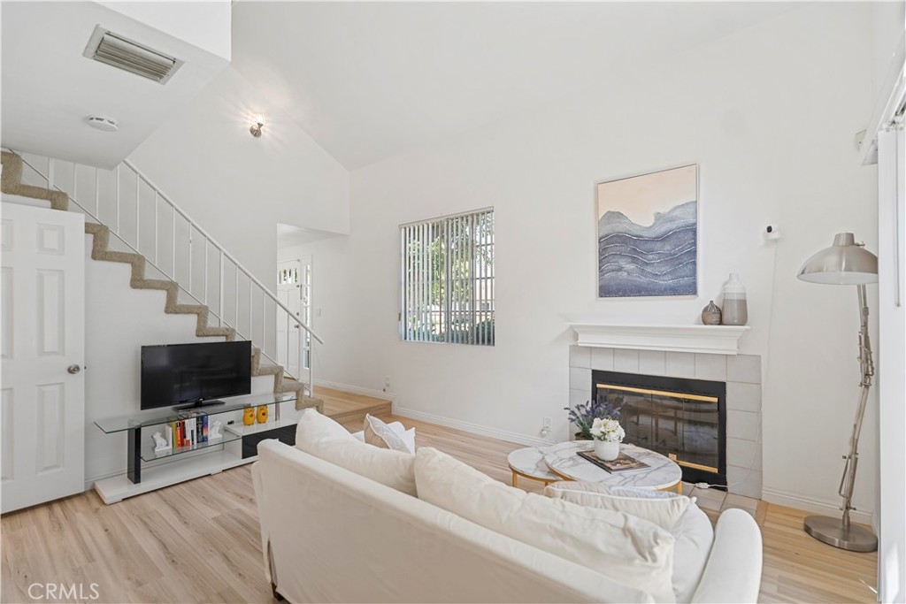 806 W Commonwealth Avenue