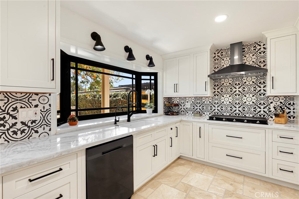 21052 Amberwick Lane, Huntington Beach CA 92646