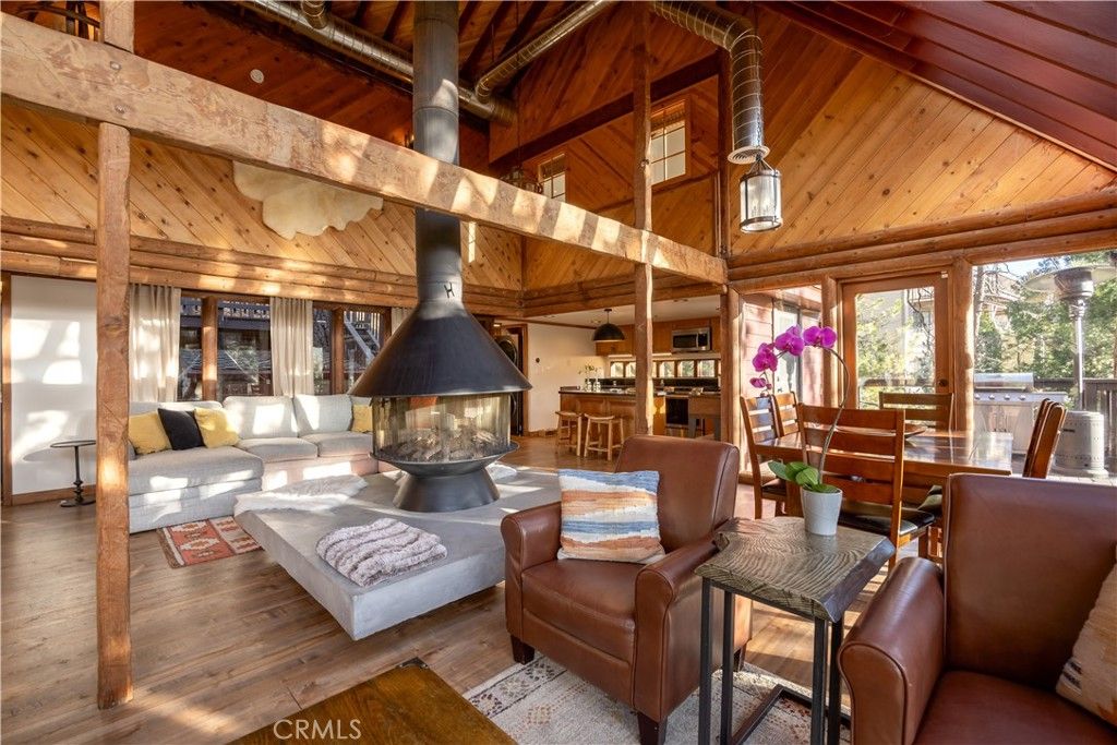 Photo of 1370 Calgary Drive, Lake Arrowhead, CA 92352 (MLS # IG26028352)