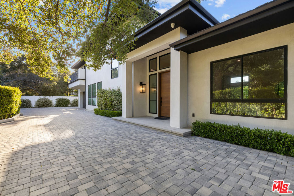 Properties 4 17401 Rancho Street