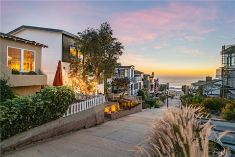 Photo of 208 19th Street, Manhattan Beach, CA 90266 (MLS # SB26226672)