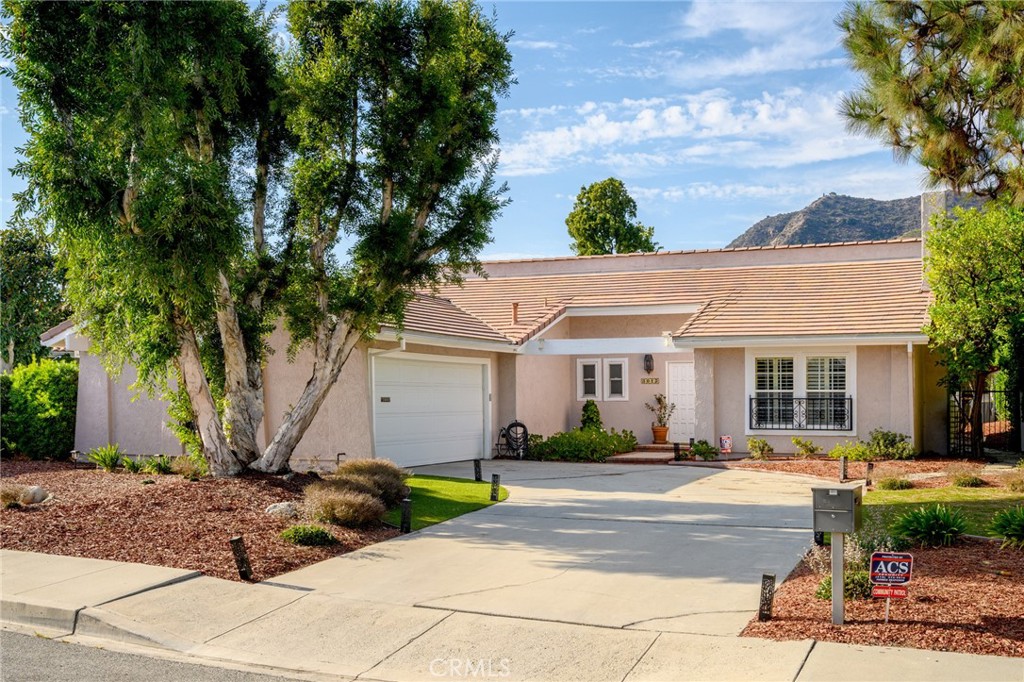 Charming Traditional in Lake Hollywood Estates*This 3 Bedroom, 2.5 Bath home offers classic appeal in one of the most desirable pockets of the Hollywood Hills. Set on a quiet street, the home features a spacious floor plan with hardwood floors a formal living room with fireplace, formal dining room and a bright kitchen with breakfast area. Family room with Sliders out to Manicured rear yard, perfect for relaxing and/or entertaining. The primary suite included a walk-in closet and a generous remodeled en-suite bath. 2 car garage and laundry room. A rare opportunity to own a timeless home in a prime serene location.