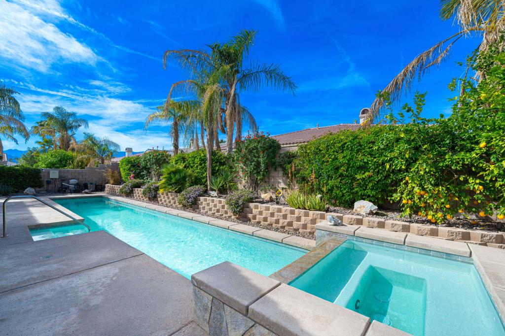 44735 Via Catalina