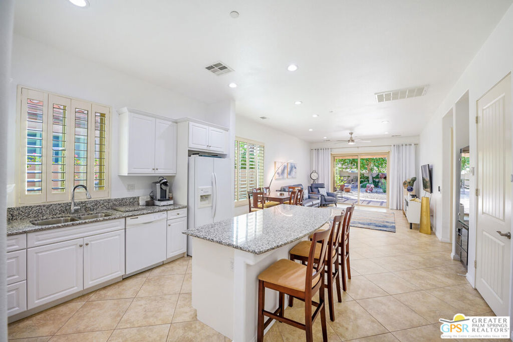 39220 Calle Negrete