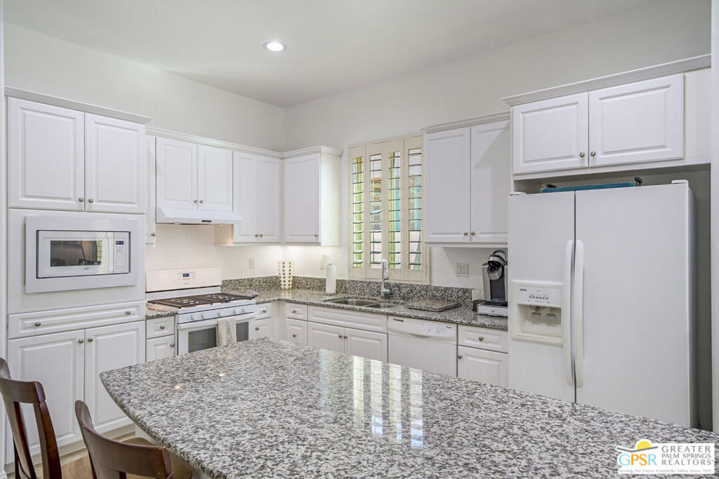 39220 Calle Negrete
