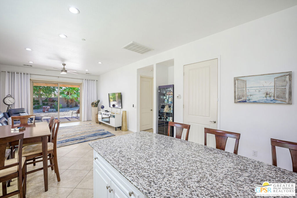 39220 Calle Negrete