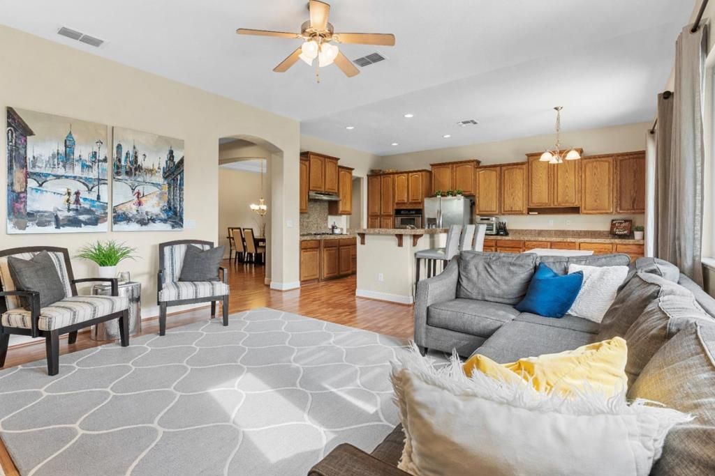 listing image 130726607347445154000