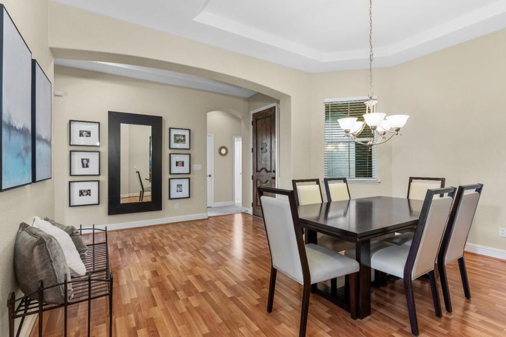 listing image 130725293481817234336