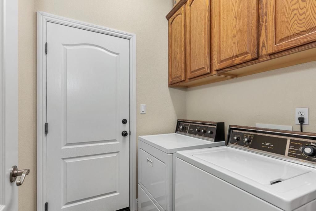 listing image 130729636838057609802