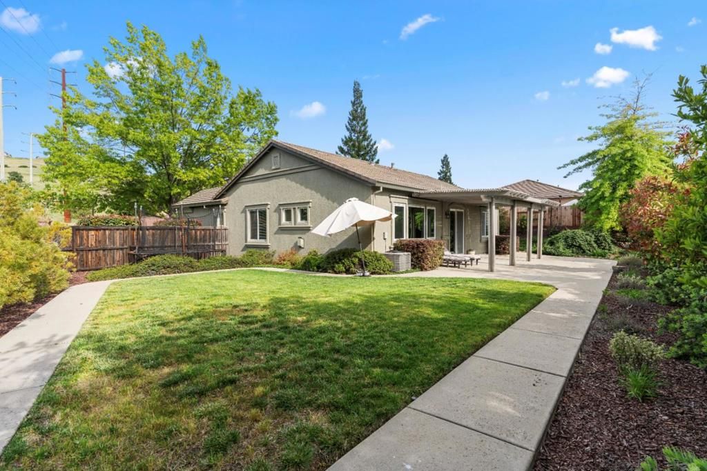 listing image 130721065933832419755