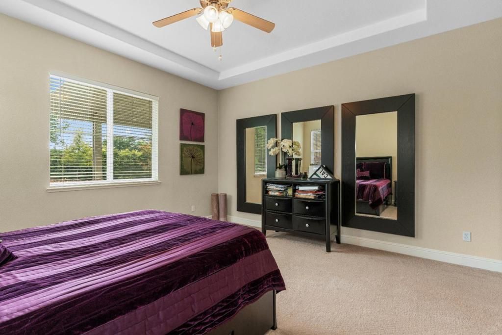 listing image 130722451881226945813
