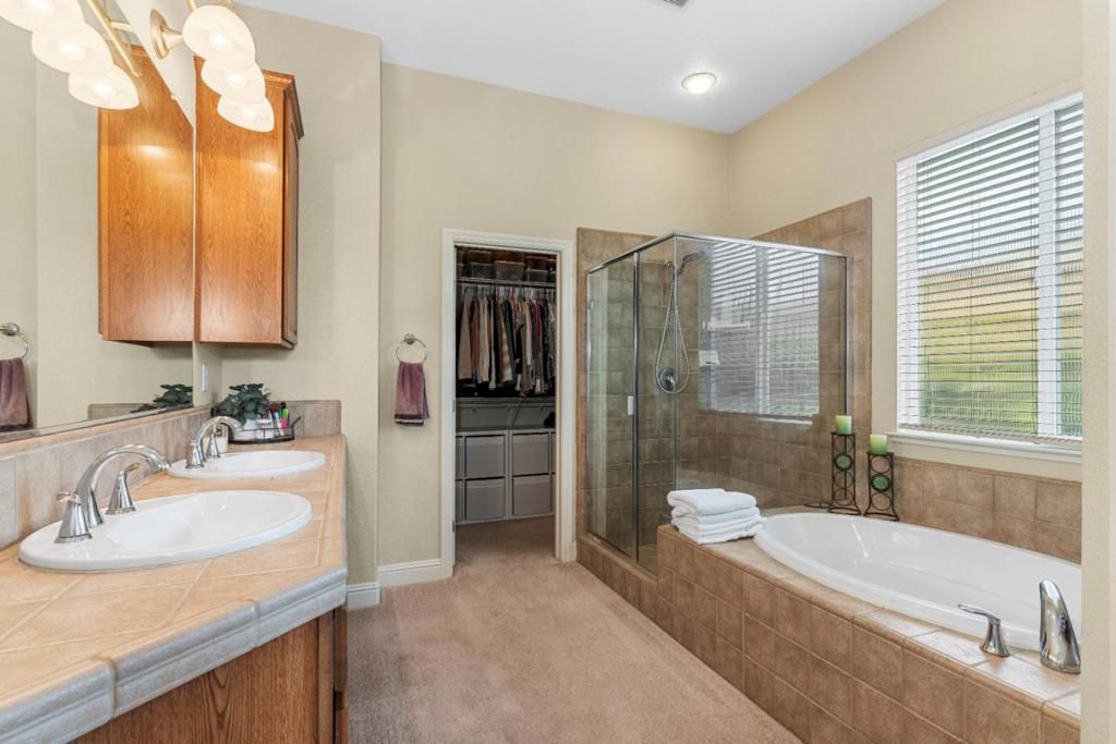 listing image 130725306409952546036
