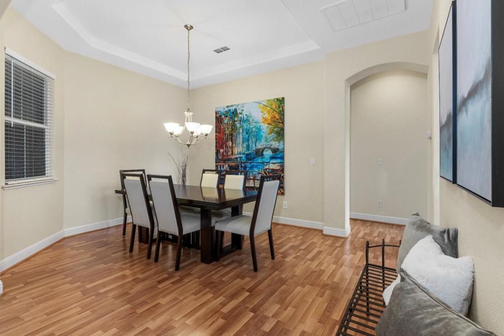 listing image 130727678325046719251
