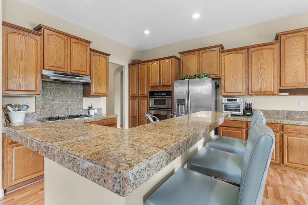 listing image 130727532193506632495