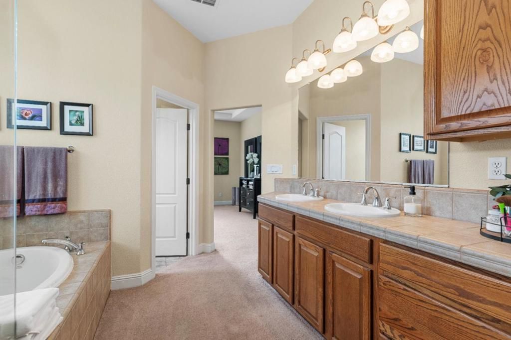 listing image 130729917567533844577