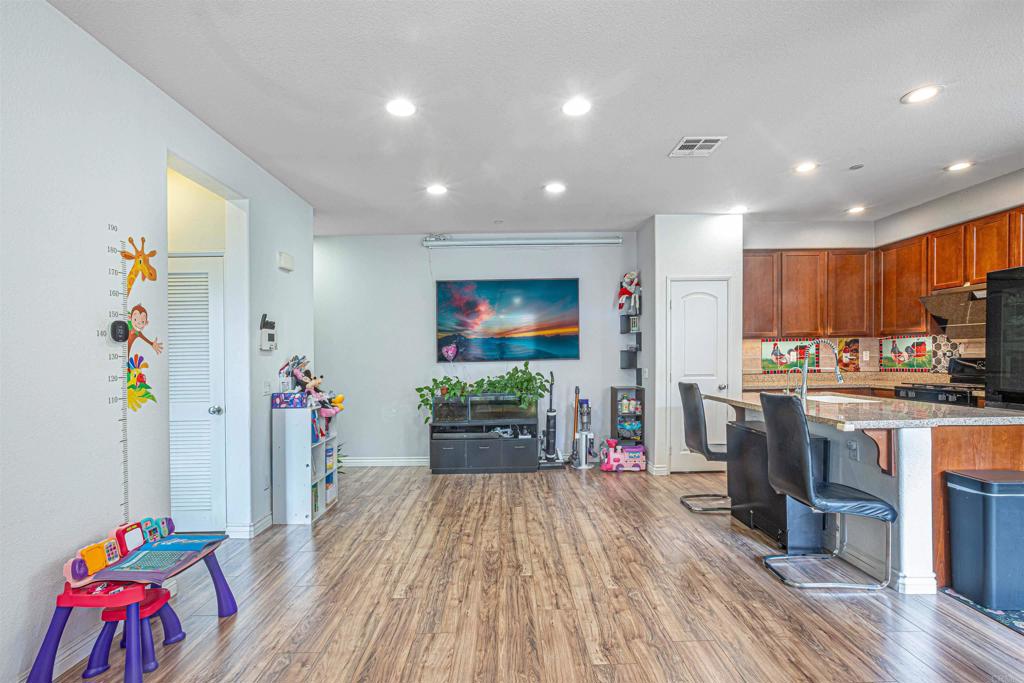 1627 Dunlin Ave 1