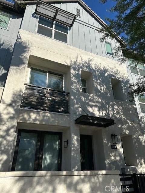 Beautiful condo in the Resort Community.This 3 story condo has 3 bedroom with 2 full baths and 2 powder rooms. Den or home office room on the first floor to views of The Resort Parkway. The second floor has a spacious living room/dining area, kitchen with island. Patio and small balcony on the 2nd floor. Master suite has walk in closet. Refrigerator and washer and dryer in unit. Community offers beach entry pool, gym, fit and yoga studio, outdoor barbecue area, private meeting rooms. Located in close proximity to Ontario Mills, Costco, Sams, Target, Kohls.