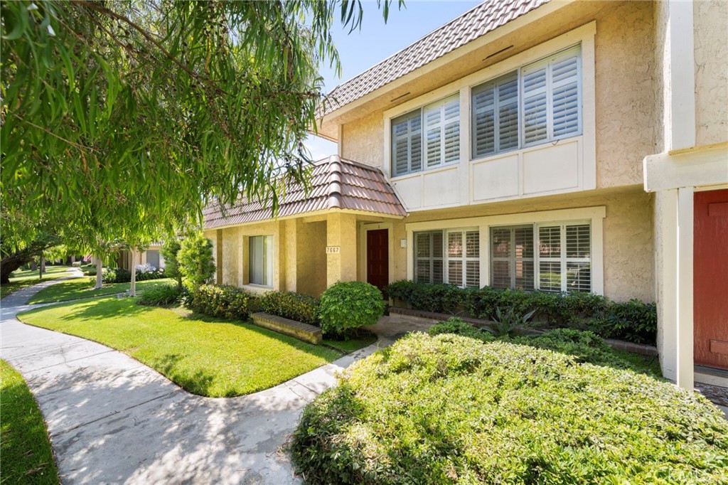 Welcome to 7667 Whitewater Drive, a charming two-story condo located just 2 miles from the beach in the heart of Huntington Beach. This 2-bedroom, 1.5-bathroom home offers a spacious layout with a private patio - perfect for relaxing or entertaining. Enjoy the convenience of direct access from your oversized 2-car garage, which includes washer and dryer hookups and opens directly into your patio area.
Ideally situated within walking distance to Five Points Plaza, you'll have easy access to shopping, dining, and everyday essentials. The well-maintained community offers ample guest parking and a peaceful setting, making it a great opportunity for first-time buyers or anyone looking to enjoy coastal living in a prime location.