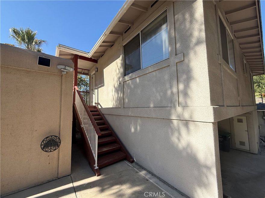 2 bed and 1 bath withing walking distance to Loma Linda University complete with living room, dining and kitchen.  Washer and dryer on site and is shared with other tenants. Also has newer laminate floorings and has central AC. No pets allowed.