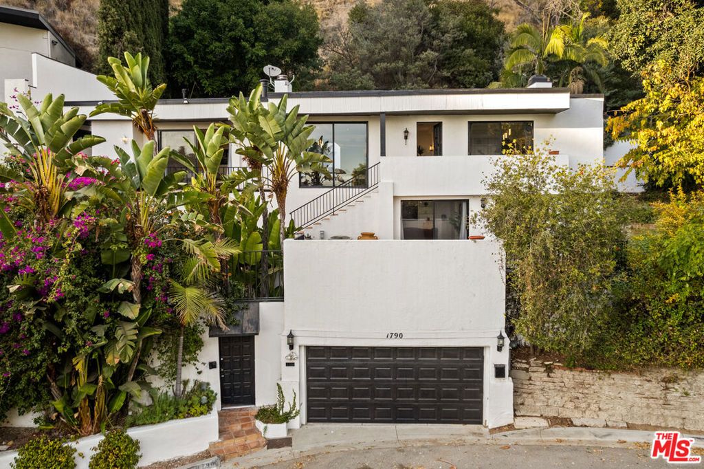 Photo of 1790 Viewmont Drive, Los Angeles, CA 90069 (MLS # 25593037)