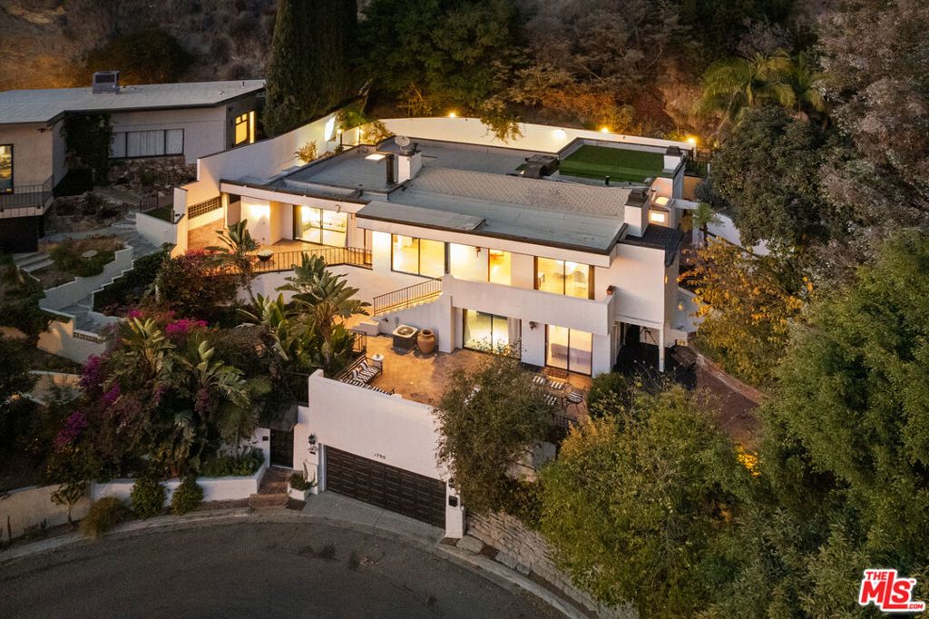 Photo of 1790 Viewmont Drive, Los Angeles, CA 90069 (MLS # 25593037)