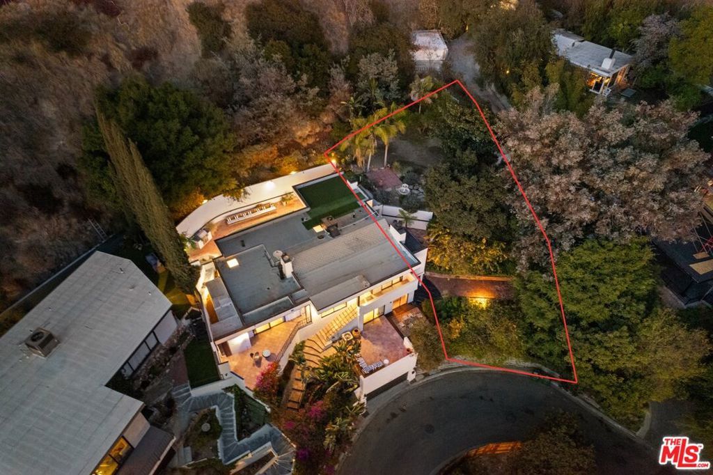 Photo of 1790 Viewmont Drive, Los Angeles, CA 90069 (MLS # 25593037)