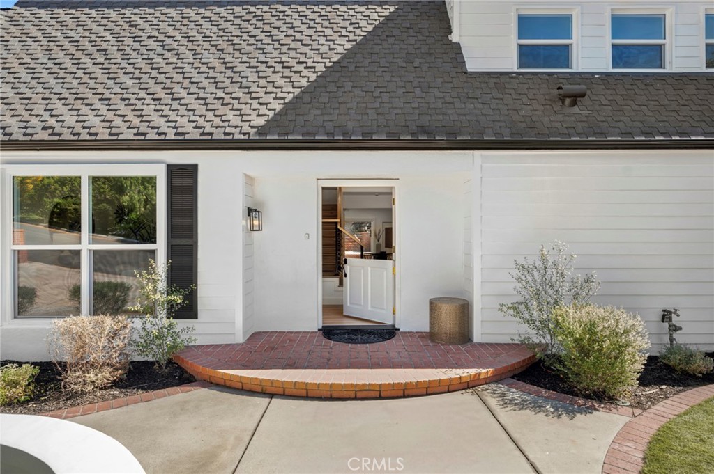 10222 Deerhill