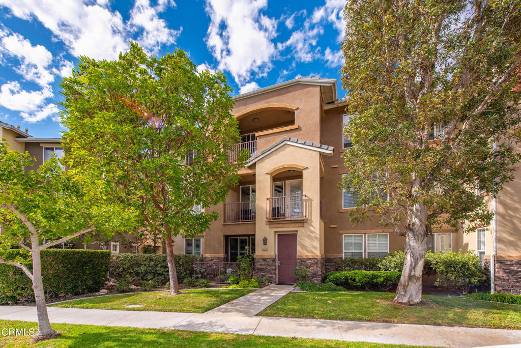 Wow! Don't miss out on this beautiful, SINGLE LEVEL penthouse condo with Amazing Views! Upon entry you will find an open floor plan with an abundance of natural light and some really fantastic mountain views. Features 2 bedrooms, 2 bathrooms + large bonus room that can be used as office, family room, etc. Gourmet kitchen with custom cabinets, granite countertops, stainless steel appliances + oversized island w/breakfast bar. Spacious living room with cozy fireplace to relax by. The master suite boasts a walk-in closet and dual vanities. Additional features include wood flooring & custom window coverings, indoor laundry (washer/dryer included), A/C, water softening system + 2-car tandem garage. Lovely balcony off dining room to take in the mountain views + ocean/island views on clear days. Situated in a quiet and peaceful (active) 55+ resort like community that includes a heated swimming pool, spa, clubhouse with full kitchen, game room and outdoor BBQ area. Close in proximity to Montalvo Hill Park, shopping and restaurants w/easy access to 101 & 126 freeways. This property is a must see and won't last long!