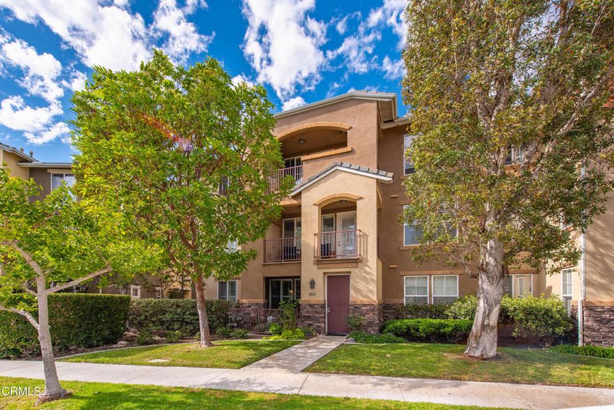 Wow! Don't miss out on this beautiful, SINGLE LEVEL penthouse condo with Amazing Views! Upon entry you will find an open floor plan with an abundance of natural light and some really fantastic mountain views. Features 2 bedrooms, 2 bathrooms + large bonus room that can be used as office, family room, etc. Gourmet kitchen with custom cabinets, granite countertops, stainless steel appliances + oversized island w/breakfast bar. Spacious living room with cozy fireplace to relax by. The master suite boasts a walk-in closet and dual vanities. Additional features include wood flooring & custom window coverings, indoor laundry (washer/dryer included), A/C, water softening system + 2-car tandem garage. Lovely balcony off dining room to take in the mountain views + ocean/island views on clear days. Situated in a quiet and peaceful (active) 55+ resort like community that includes a heated swimming pool, spa, clubhouse with full kitchen, game room and outdoor BBQ area. Close in proximity to Montalvo Hill Park, shopping and restaurants w/easy access to 101 & 126 freeways. This property is a must see and won't last long!