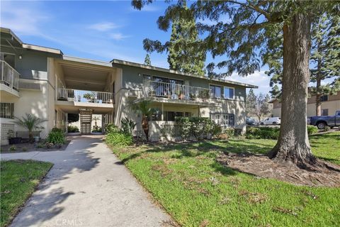 Photo of 126 Avenida Majorca #H, Laguna Woods, CA 92637 (MLS # OC26044660)