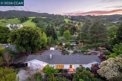 Photo of 26 Rio Del Ct Ct, Danville, CA 94526 (MLS # 41130841)