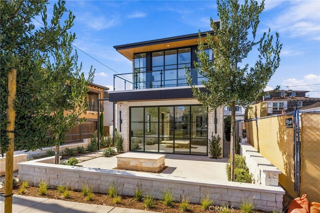 209 Narcissus Avenue