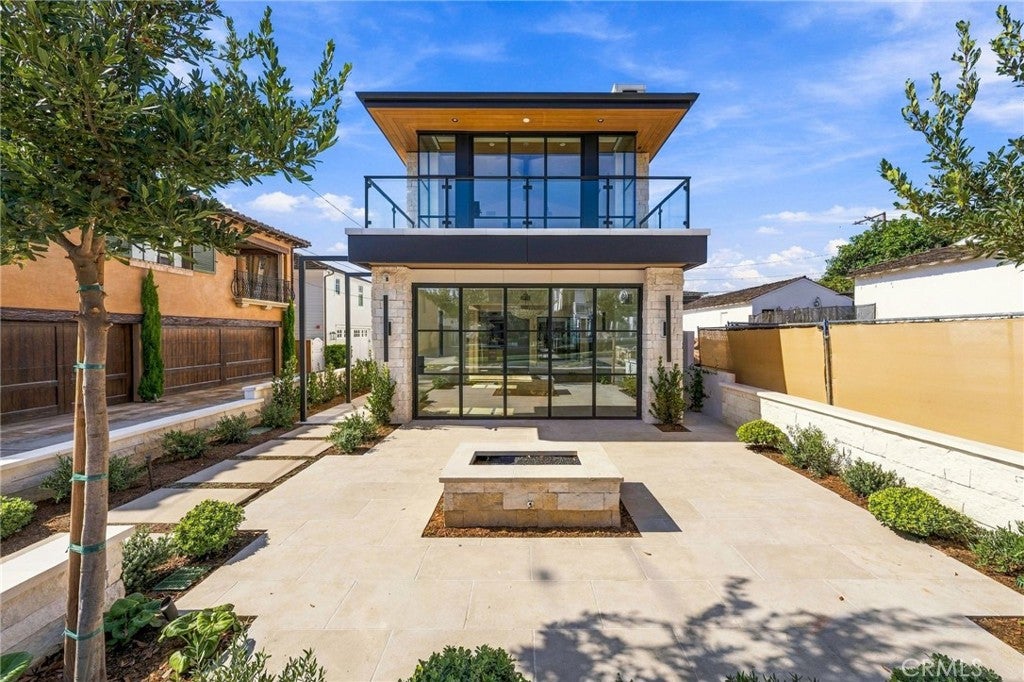 209 Narcissus Avenue