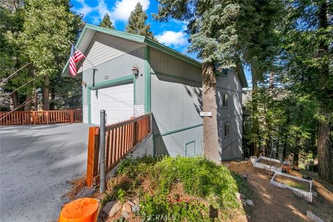 Photo of 24622 Bernard Dr, Crestline, CA 92325 (MLS # PW26069698)