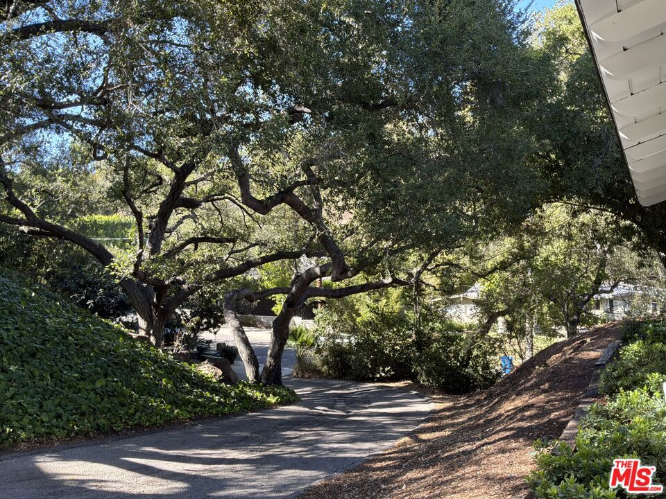 Photo of 16822 Escalon Drive, Encino, CA 91436 (MLS # 26997439)