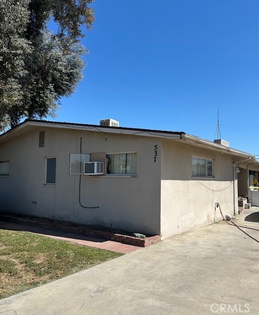 537 W University