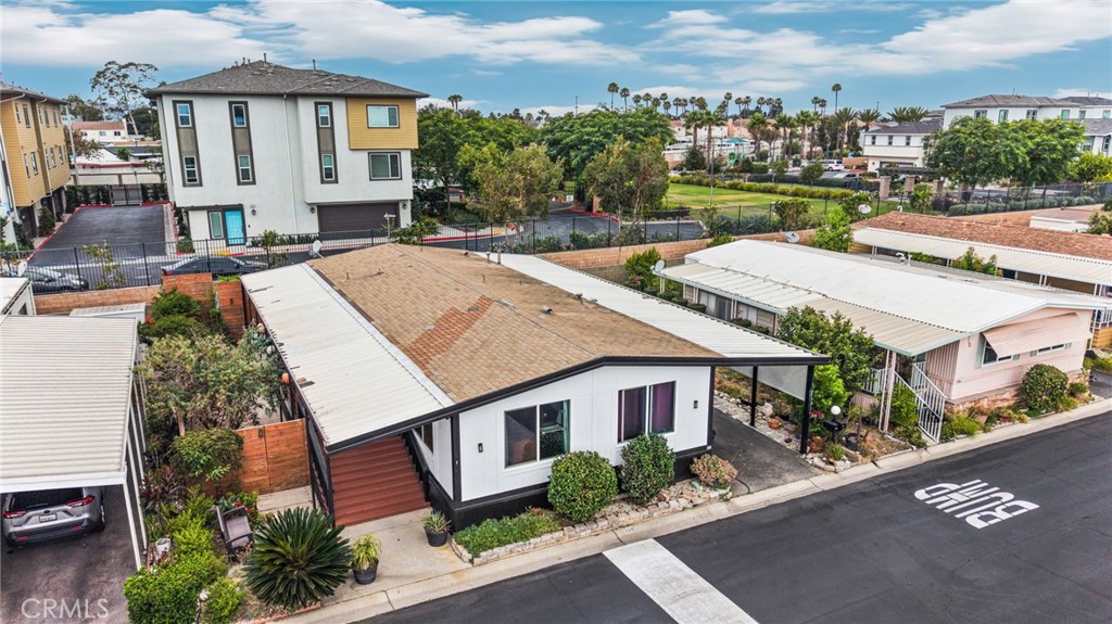 1065 Lomita 369