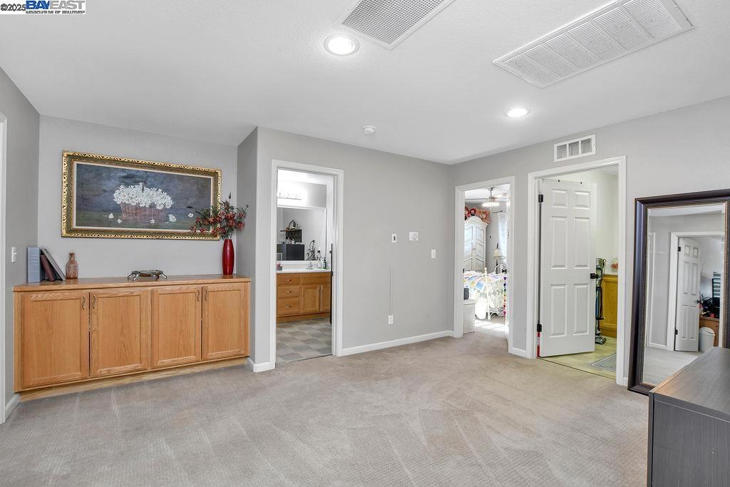 THE LAKES - Residential