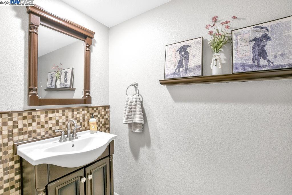 THE LAKES - Residential