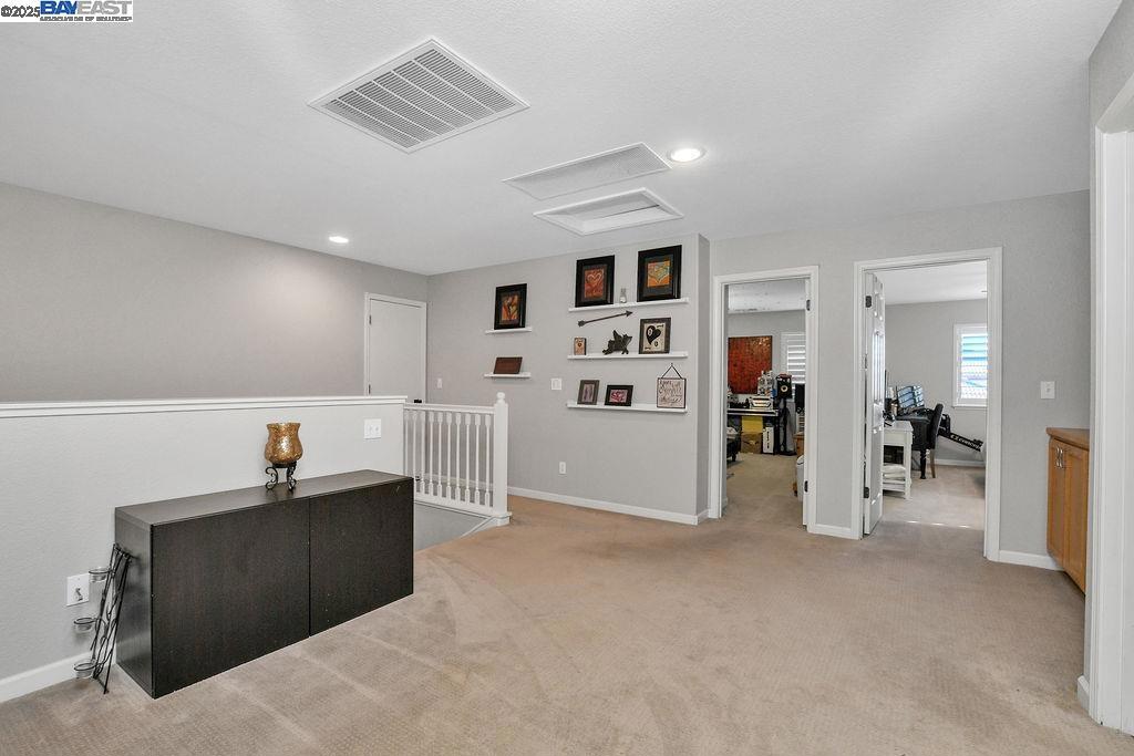 THE LAKES - Residential