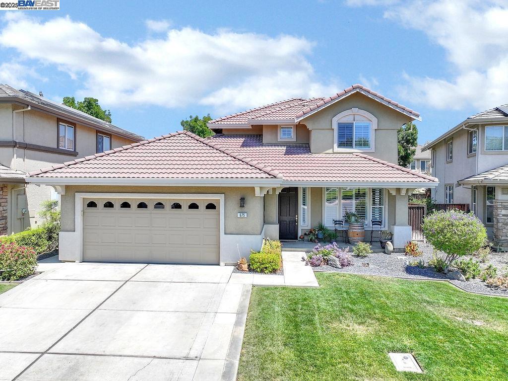 THE LAKES - Residential