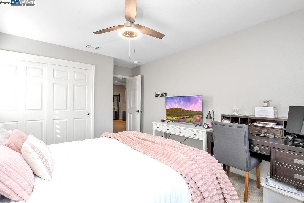 THE LAKES - Residential