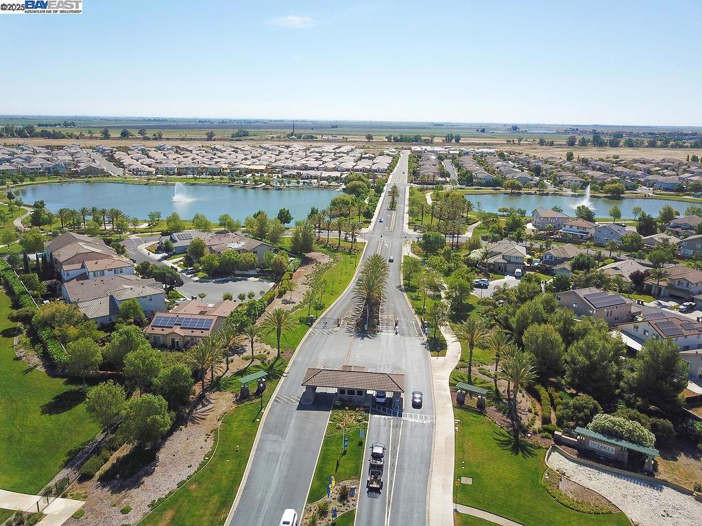 THE LAKES - Residential